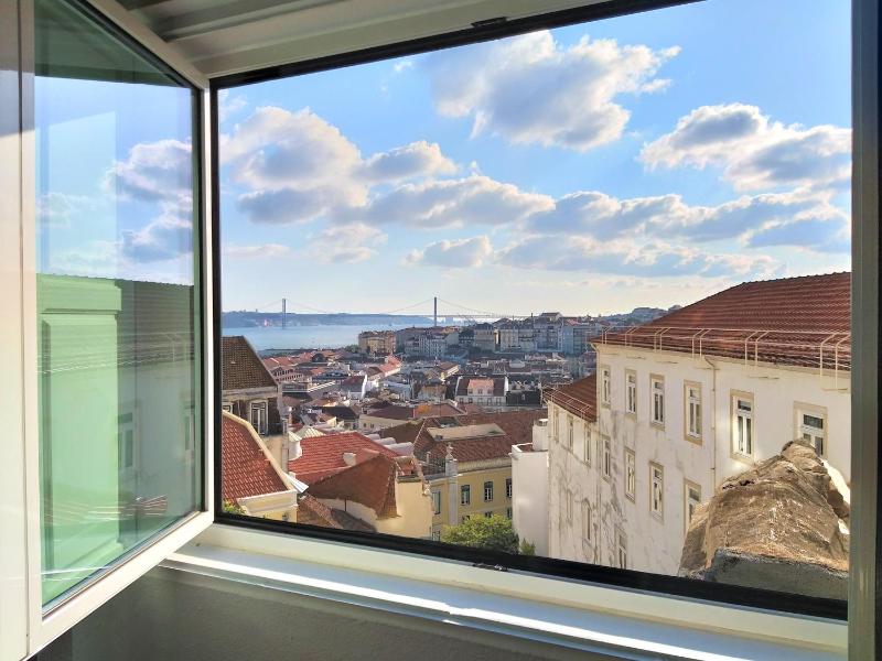 Superior Double Room with River View image 1