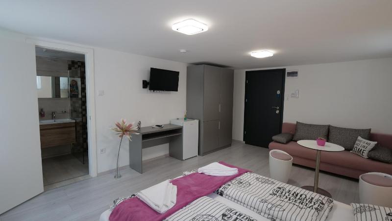 Quadruple Room with Private Bathroom image 4