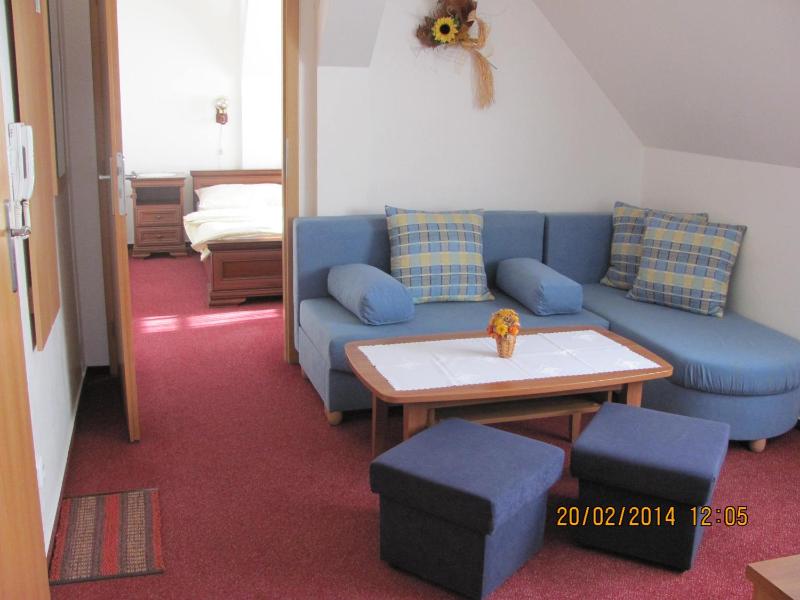 Double Room with Extra Bed image 2