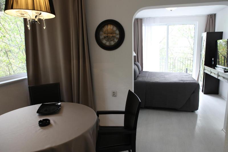 Deluxe Double Room with Balcony image 3