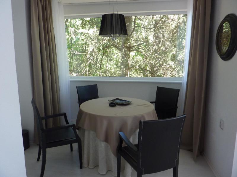 Deluxe Double Room with Balcony image 2