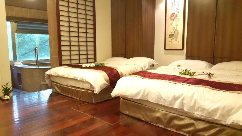 Utopia Holiday Hotel - image 3