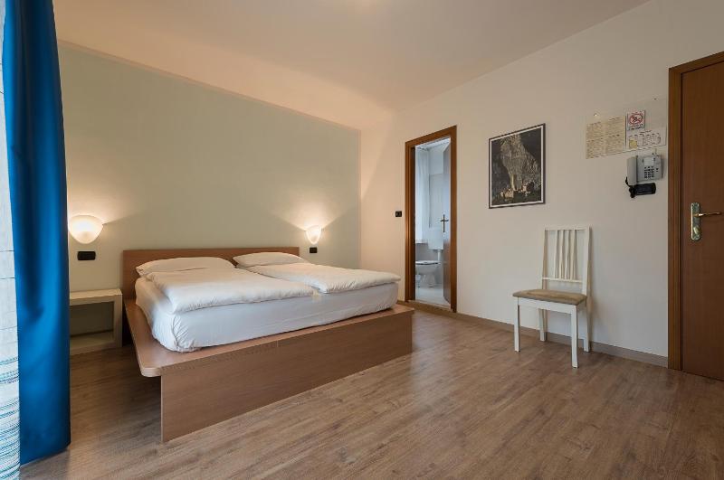 Double Room with Balcony image 3
