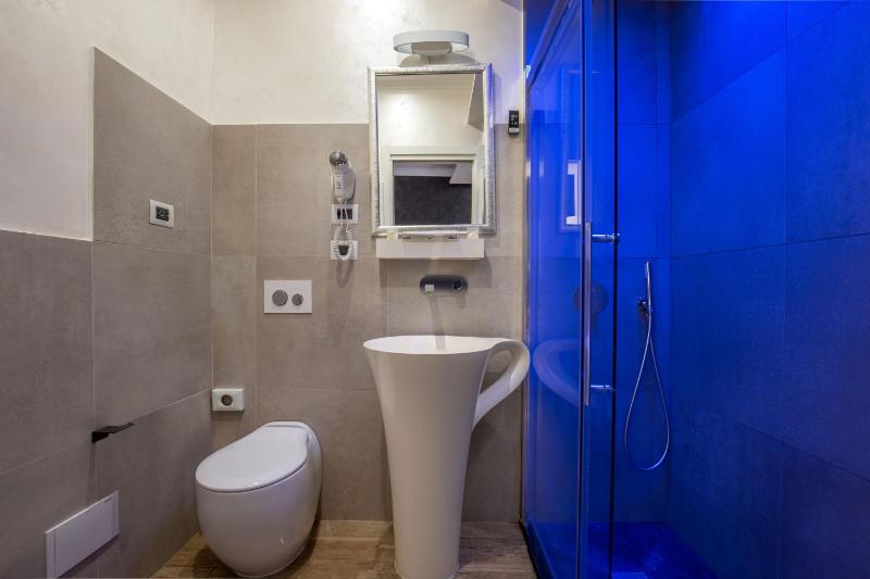 Deluxe Double Room image 4