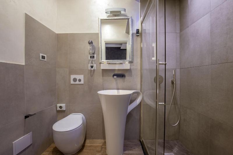 Deluxe Double Room image 3
