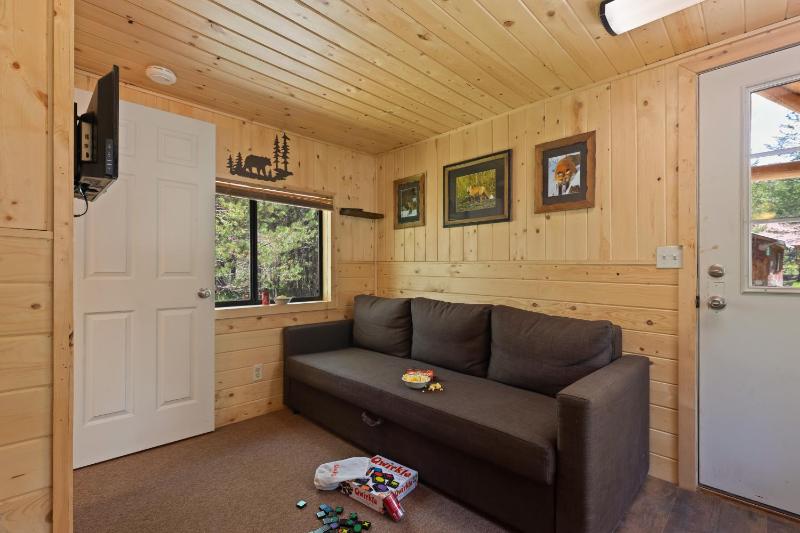 Two-Bedroom House image 4