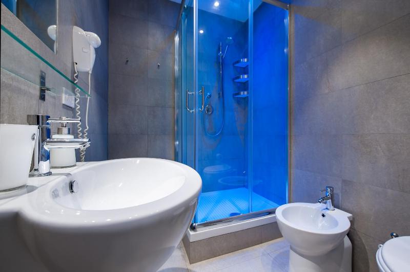 King Room with Balcony image 2