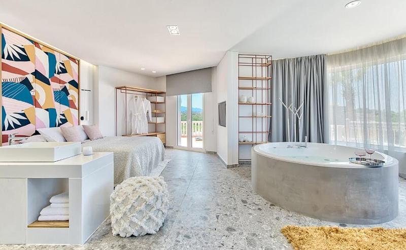 Superior Grand Suite with Spa Bath and Sea view  image 3