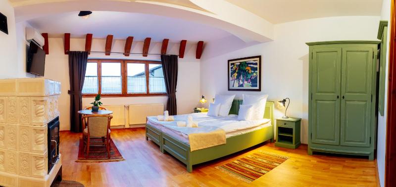 Large Double or Twin Room image 4