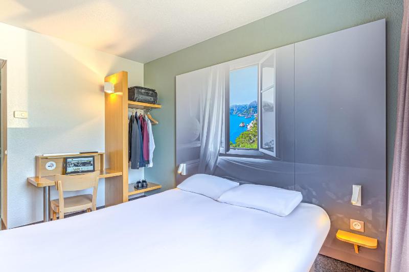 Double Room image 3
