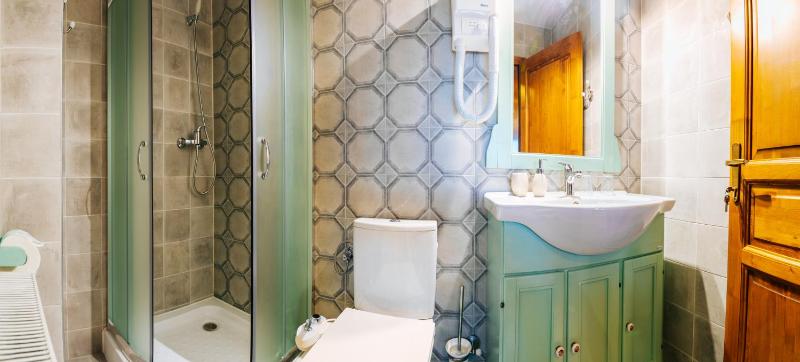 Large Double or Twin Room image 2