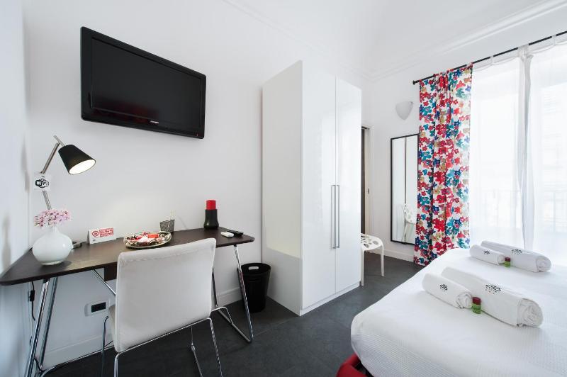 Superior King Room image 4