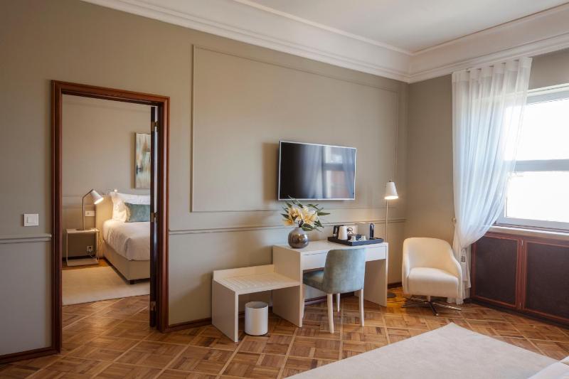 Executive Suite image 3