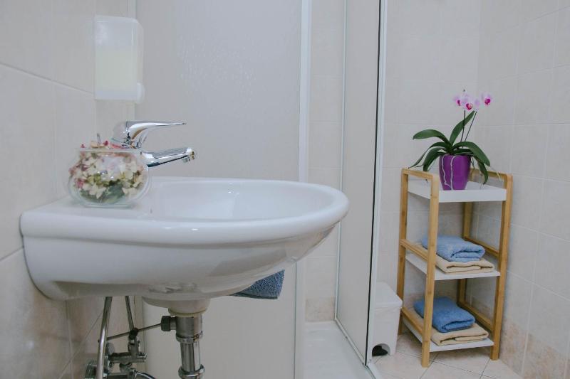 Single Room image 2