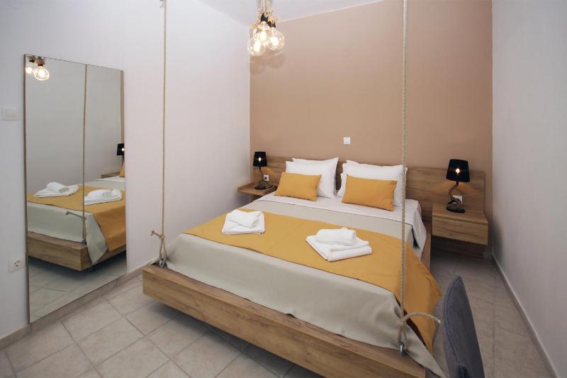 Standard Double Room image 3