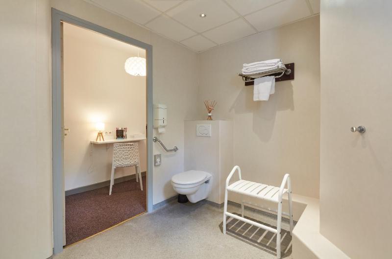 Double Room image 3