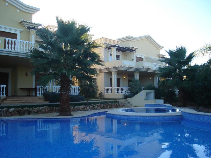 Three-Bedroom Villa image 3
