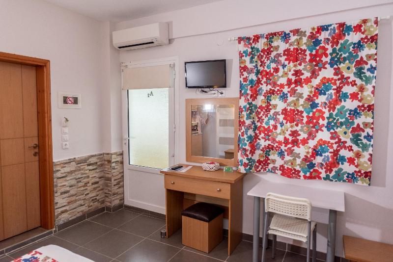 Family Studio (2 Adults + 2 Children) image 4