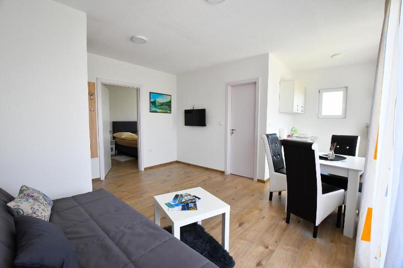 Apartment image 4