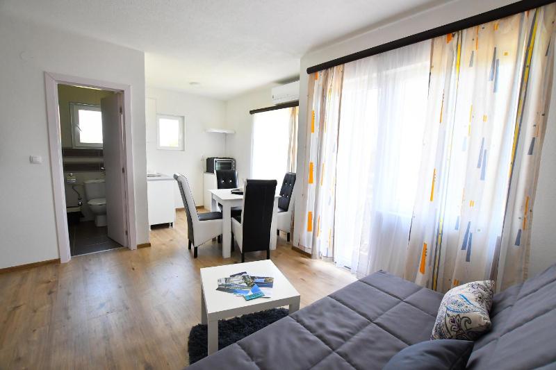 Apartment image 3