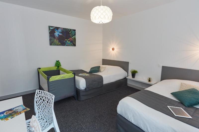Quadruple Room image 4