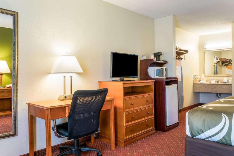 King Room - Non-Smoking image 4