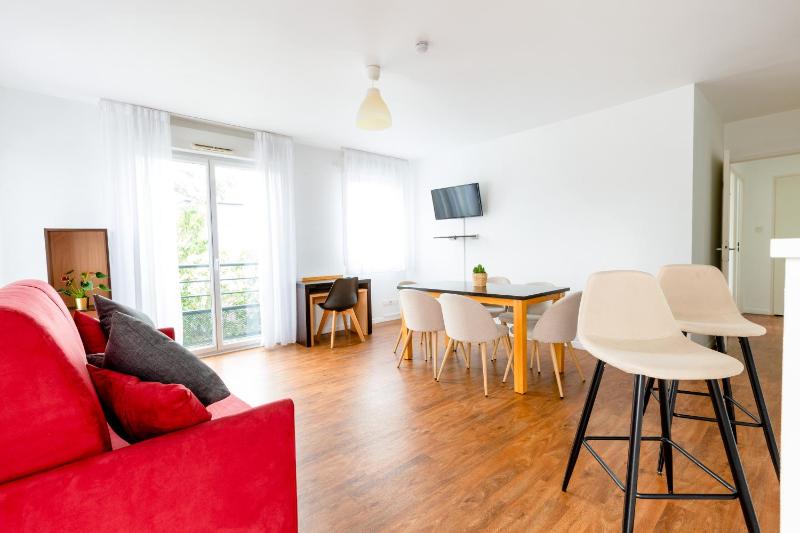 Apartment 6 People with Kitchenette image 1