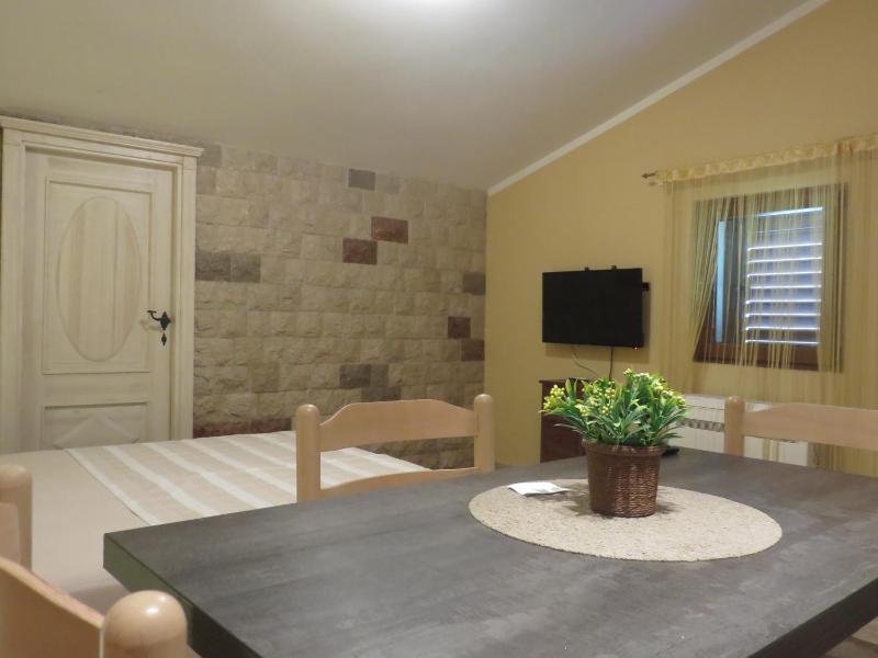 Studio Apartment image 2