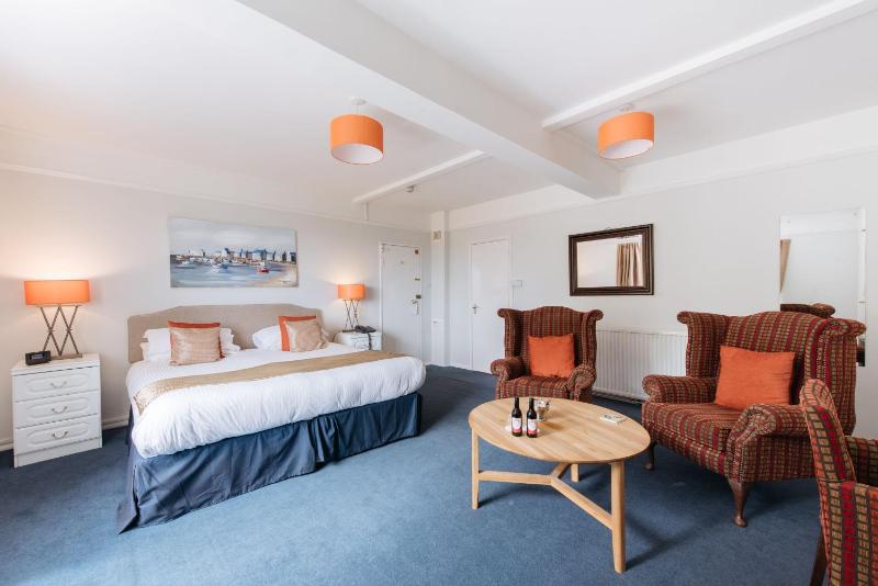 Deluxe Double Room image 3