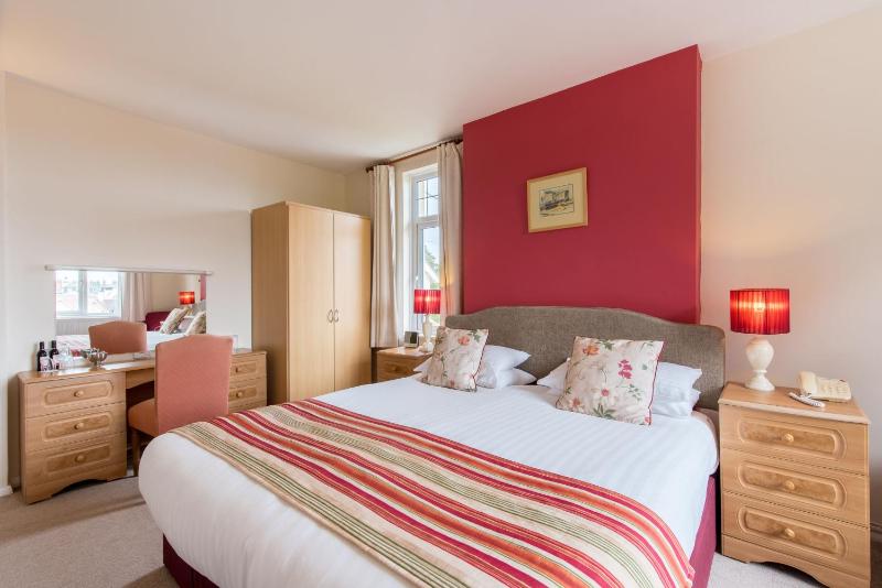 Deluxe Double Room with Sea View image 2