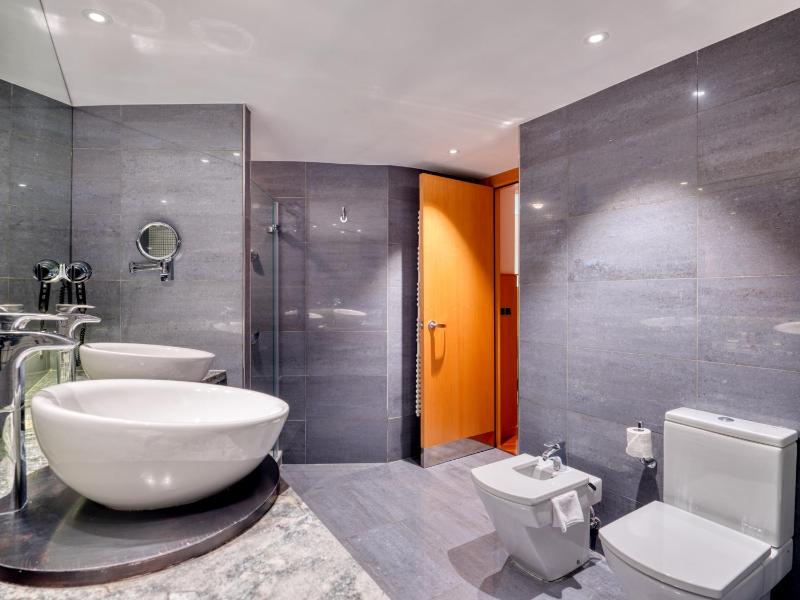 Superior Double or Twin Room image 3