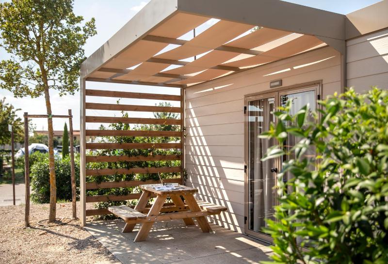 Deluxe Bungalow image 3