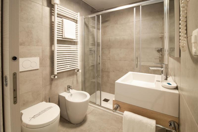Executive Double Room image 2