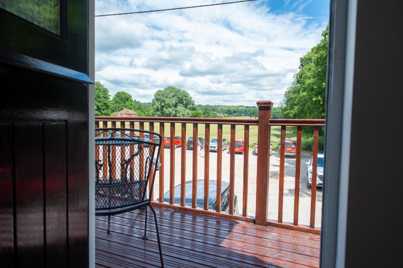 Deluxe Double Room with Balcony image 4