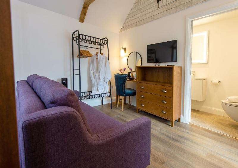 Deluxe Double Room image 2