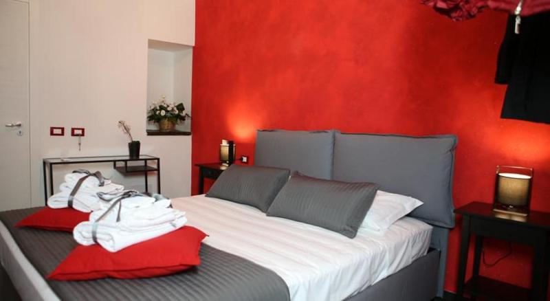Standard Double Room image 3