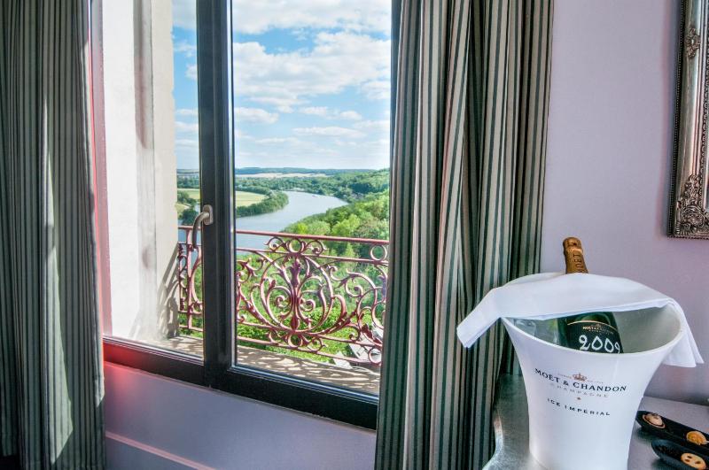 Standard Double Room with River View image 4