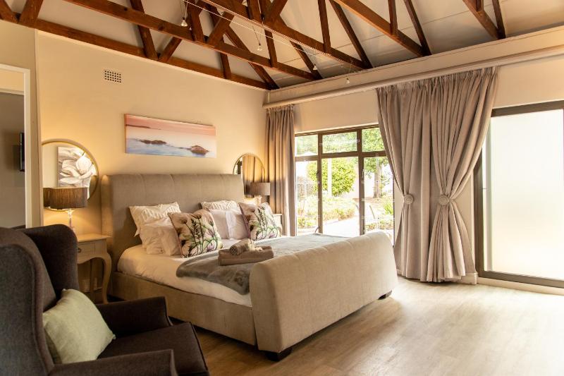 Deluxe King Suite image 1