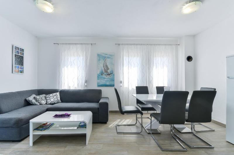Apartment with Sea View image 1