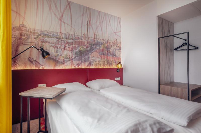 Double Room image 3