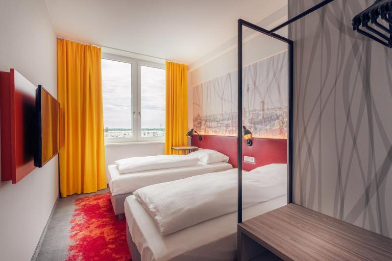 Twin Room image 2