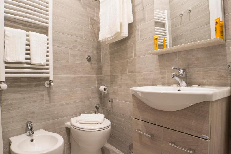 Standard Single Room image 3