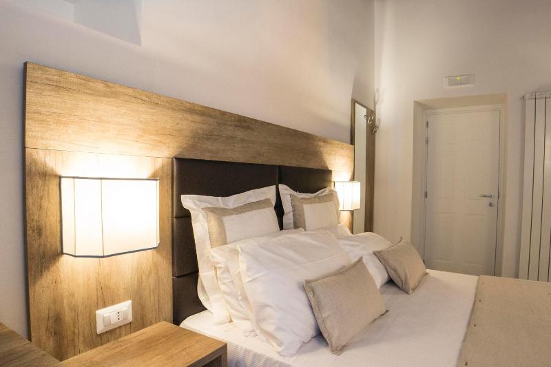 Standard Single Room image 4
