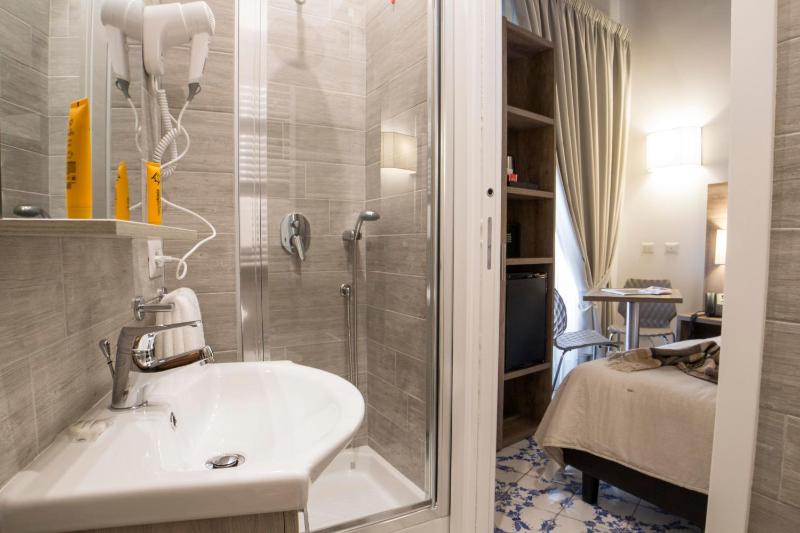 Standard Double Room image 2