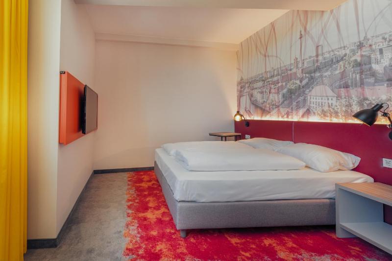 Double Room image 4