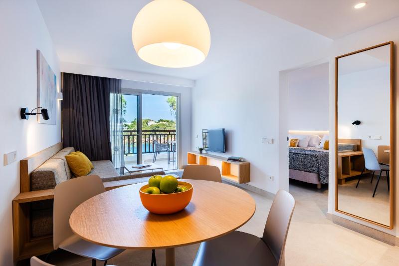 Superior Apartment with Sea View image 3