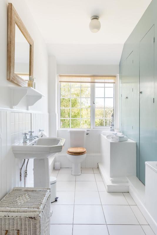 Four-Bedroom Holiday Home image 2