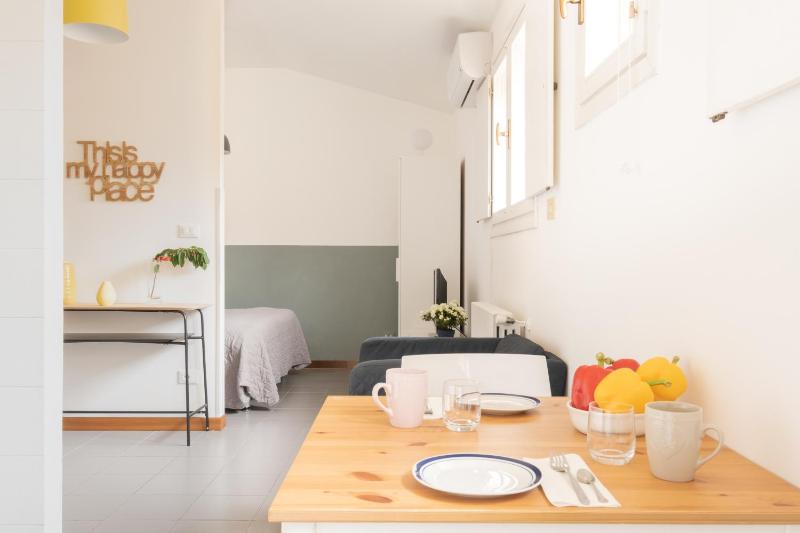 Studio Apartment image 3