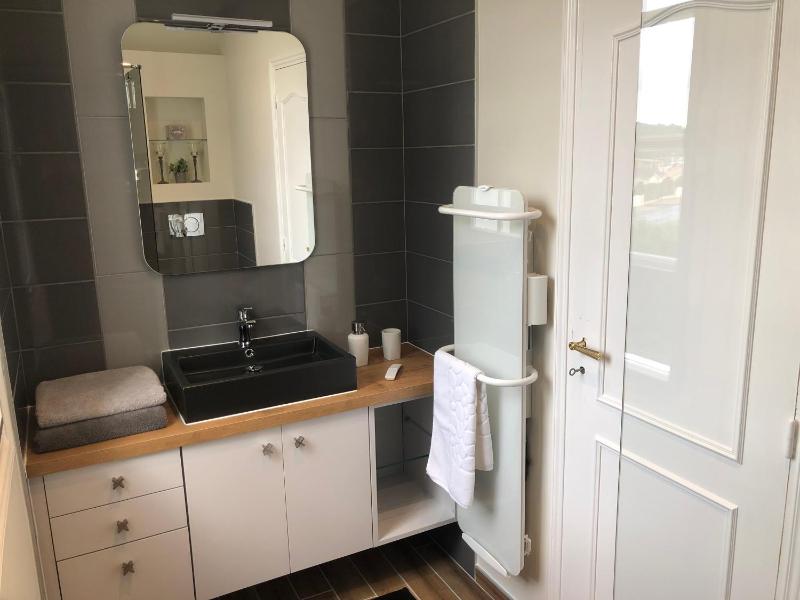Deluxe Double Room with Shower image 3