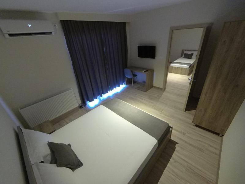Deluxe Family Suite image 1
